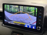 【バックカメラ】駐車時に後方がリアルタイム映像で確認できます。大型商業施設や立体駐車場での駐車時や、夜間のバック時に大活躍!運転スキルに関わらず、今や必須となった装備のひとつです!