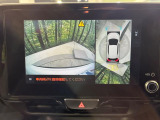 【パノラミックビューモニター】専用のカメラにより、上から見下ろしたような視点で360度クルマの周囲を確認することができます☆死角部分も確認しやすく、狭い場所での切り返しや駐車もスムーズに行えます。