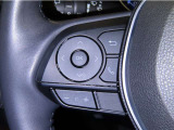 ハンドルから手を離さないでオーディオ等が操作できるステアリングスイッチを装備しております。