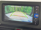 【バックカメラ】駐車時に後方がリアルタイム映像で確認できます。大型商業施設や立体駐車場での駐車時や、夜間のバック時に大活躍!運転スキルに関わらず、今や必須となった装備のひとつです!
