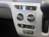 エアコンはマニュアルエアコンです。