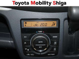 お好み温度に設定すると自動で調整してくれるオ-トエアコン装着車です。