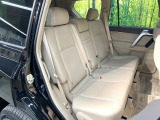 後部座席も気になるようなキズ・汚れやへたり等、大きなダメージはなく、良好な状態です。