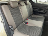 後部座席も気になるようなキズ・汚れやへたり等、大きなダメージはなく、良好な状態です。