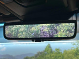 【デジタルインナーミラー】後席の大きな荷物や同乗者で後方が確認しづらい時でも安心!カメラが撮影した車両後方の映像をルームミラー内に表示。クリアな視界で状況の確認が可能です!