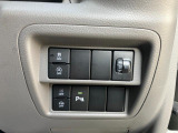各機能の切り替えボタンは運転席前方の手の届きやすい場所に配置してあります。