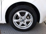社外15インチアルミ!タイヤサイズは175/65R15です