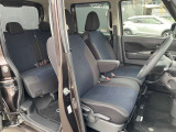 運転席は座り心地が良く快適にドライブをしていただけます。
