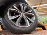 【純正20インチアルミホイール】外観にマッチした純正アルミホイールを装着しております。各種社外アルミホイールや、スタッドレスタイヤも取扱いしております。是非ご相談ください♪