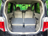 普段のお買い物や通勤、送迎等に十分な荷室スペースを確保しております。セカンドシートを倒すと、大きな荷物の積載も可能です♪