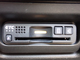 ■【ETC車載器】が装備されています。セットアップをしてお渡しとなり、ETCカードを差し込むだけで高速道路の利用が可能です。