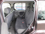 後部座席も気になるようなキズ・汚れやへたり等、大きなダメージはなく、良好な状態です。しっかりとクリーニング整備をしご納車いたします。