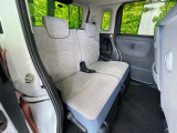 後部座席も気になるようなキズ・汚れやへたり等、大きなダメージはなく、良好な状態です。