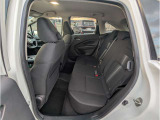 後席もきれいにクリーニングされています。足元のスペースもこれだけ広ければ一緒に乗っている人もゆったりお乗りいただけそうです。