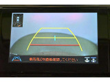 バックガイドモニター(バックモニター)付き。車両後方の映像をナビ画面に表示し、駐車などの後退操作をサポートします。