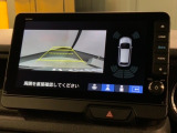 リバースギアに入れるだけで後方の表示へ切り替わります。夜間や雨の日の駐車も楽になりますよ。