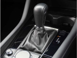 【シフトレバー】シフトもとても操作しやすいデザインになっております。運転する人の事を第一に考えた操作性の高い仕様です。