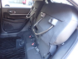 ◆チップアップ&ダイブダウン機構付【ULTR SEAT】は後席座面を左右分割で跳ね上げることができます。トランクで積載できない背の高い荷物をラクラク収納できます。ホンダ車ならではの人気装備です。