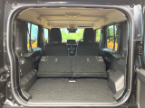 後席を格納すると、これだけの広さが!シーンに合わせたシートアレンジで、大きな荷物も積むことが出来ます♪