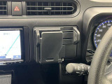 ナビモニター横には、スマホホルダーあり!