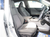 お車選びをお楽しみ頂けるよう、在庫車の展示スペースを十分に確保しております。