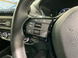 ステアリングにオーディオ操作スイッチが付いています。オーディオ画面に直接タッチしなくても操作が出来ますので、運転に集中できます。