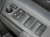 電動格納式ドアミラー・パワーウインドウを装備しています。