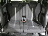 後部座席もゆったり座れます。