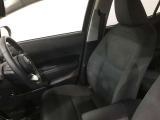 高いホールド性で運転姿勢が安定します。長距離ドライブでも疲れにくいのが魅力です。快適なドライビングライフをお送りください♪