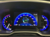 とっても見やすいメーターです。夜間時はラグジュアリーな気分にさせてくれる照明が魅力ですので、夜のドライブも楽しみになりますよ♪