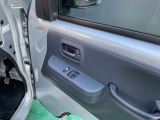 運転席側のドア部。パワーウィンドーのスイッチになります。