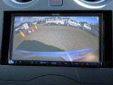 バックカメラ装備しております。駐車時に大変役に立ちますよ♪駐車が苦手な方にも便利機能です♪