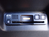 ■【ETC車載器】が装備されています。セットアップをしてお渡しとなり、ETCカードを差し込むだけで高速道路の利用が可能です。