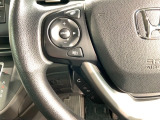 ステアリングにオーディオ操作スイッチが付いています。オーディオ画面に直接タッチしなくても操作が出来ますので、運転に集中できます。