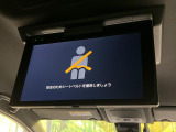 【フリップダウンモニター】大画面モニターで後席でもエンタメをお楽しみいただけます。小さなお子様にも大人気の装備です♪