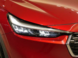 LEDヘッドライトです。デザイン性がよくとても明るいので、夜間の走行や悪天候でも安心です。しかも長寿命!