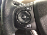 ステアリングにオーディオ操作スイッチが付いています。オーディオ画面に直接タッチしなくても操作が出来ますので、運転に集中できます。