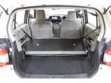 段差はできますが一体式リアシートを倒せば奥行きは約141cmです。
