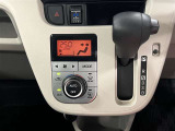 シフトレバーとエアコンの操作パネルをインパネに集約して、足元が広く使えるようになっています!オートエアコンで車内はいつでも快適!
