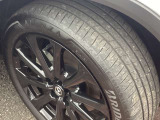 純正アルミホイール装着☆足回りが引き締まって見えてカッコいいですね☆