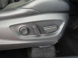 運転席はパワーシートです。シートポジションの微調整を簡単に行えます。