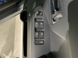 狭い駐車場で便利な電動格納ドアミラーが付いています。