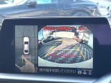 【パノラミックビューモニター】専用のカメラにより、上から見下ろしたような視点で360度クルマの周囲を確認することができます☆死角部分も確認しやすく、狭い場所での切り返しや駐車もスムーズに行えます。