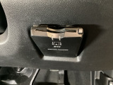 ハンドルの右下にETCがついています。高速道路の料金所の通過も楽々です。 カードの取り出しもしやすい場所についています。