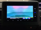 ギヤをR(バック)に入れるとナビの画面に後ろの映像が映るリアカメラ付です。後退時、コンディションが悪い視界でもカラーバックモニターがドライバーをサポートします。