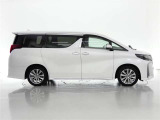 両側パワースライドドア付きだから、狭い駐車スペースなどでの 乗り降りラクラク!小さなお子さまのいるご家庭には嬉しい装備。