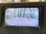 【バックカメラ】駐車時に後方がリアルタイム映像で確認できます。大型商業施設や立体駐車場での駐車時や、夜間のバック時に大活躍!運転スキルに関わらず、今や必須となった装備のひとつです!