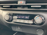 ◆エアコン◆温度の設定をしてAUTOボタンを押すだけ簡単。車内を快適な温度に保ってくれます