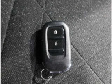スマートキーが付いています。乗り降り時のドアロックやエンジンの始動が、鍵を取り出さないで楽にできます!荷物が多いときにも助かります!