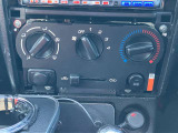 自分好みの温度に調整できるマニュアルエアコン☆快適な環境で運転できます♪